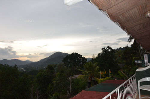 Oyo 436 Sandakelum Tourist Guest House Kandy Ngoại thất bức ảnh